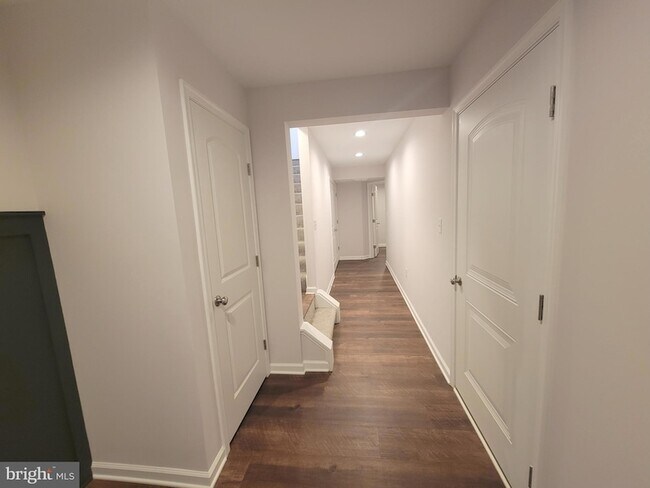 Foto del edificio - 328 W 11th St