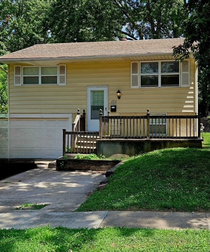 Building Photo - COMING SOON!  Independence, MO $1,425.00