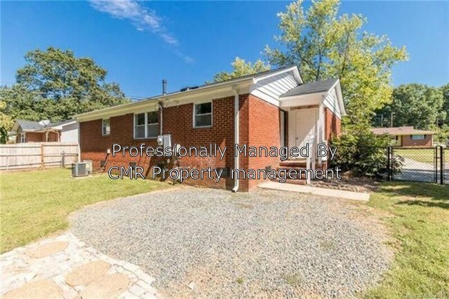 Foto del edificio - 2333 Birchcrest Dr