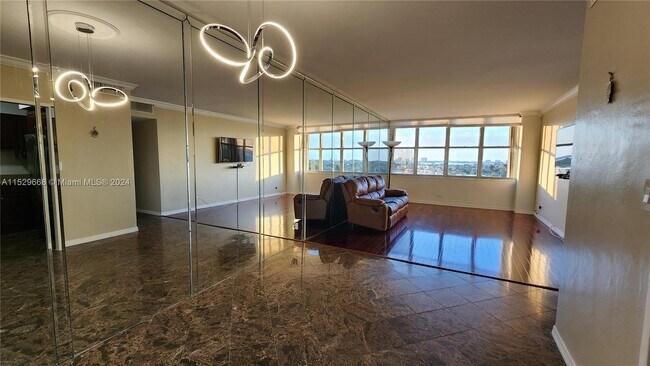 Foto del edificio - 7441 Wayne Ave