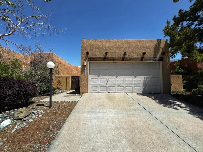 Foto del edificio - 2135 Coyote Willow Ave NE