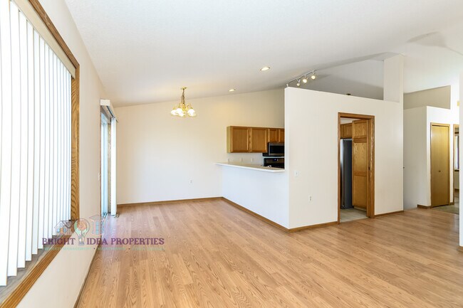 Foto del edificio - 2737 Douglas Dr N