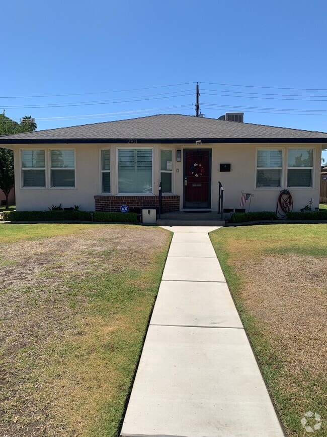 Building Photo - 2701 Truxtun Ave