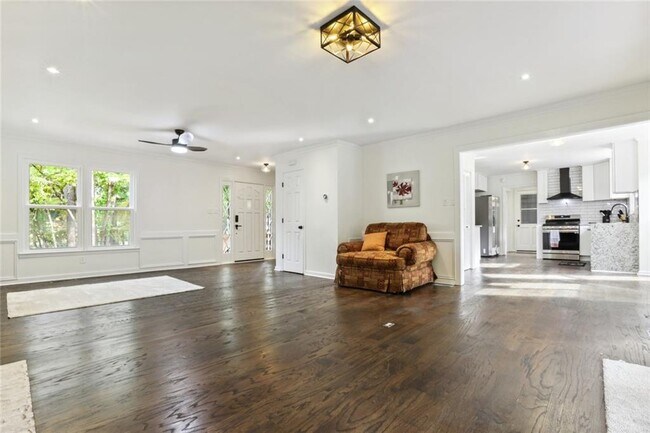 Foto del edificio - 2444 Webb Gin House Rd SW