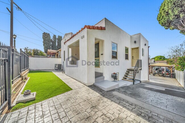 Building Photo - 1231 Hyperion Ave