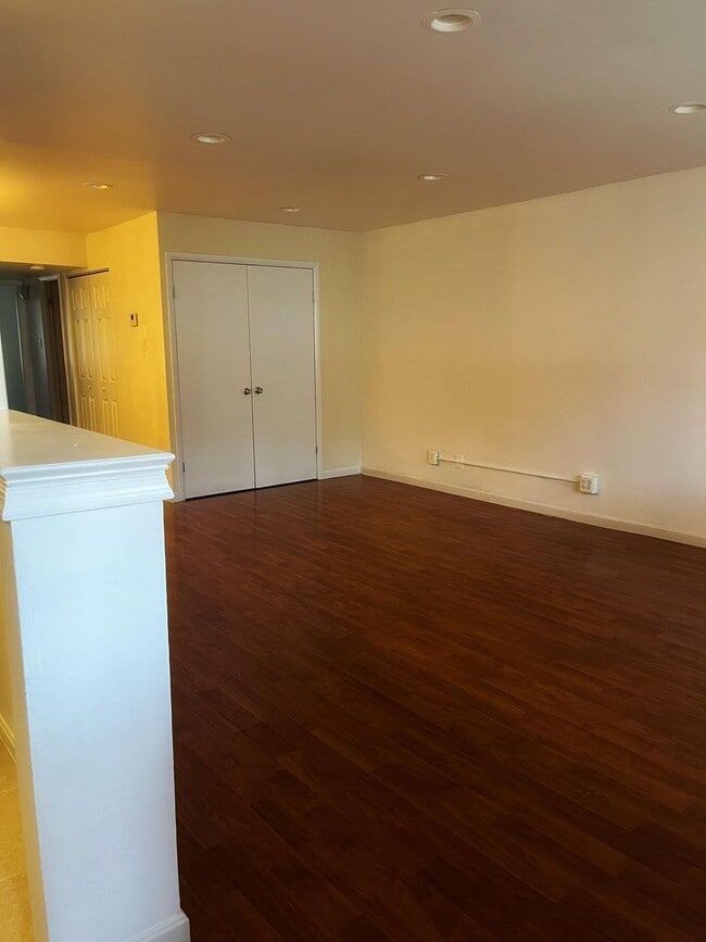 Building Photo - 2 Bedroom 1 Bath Suitland, MD