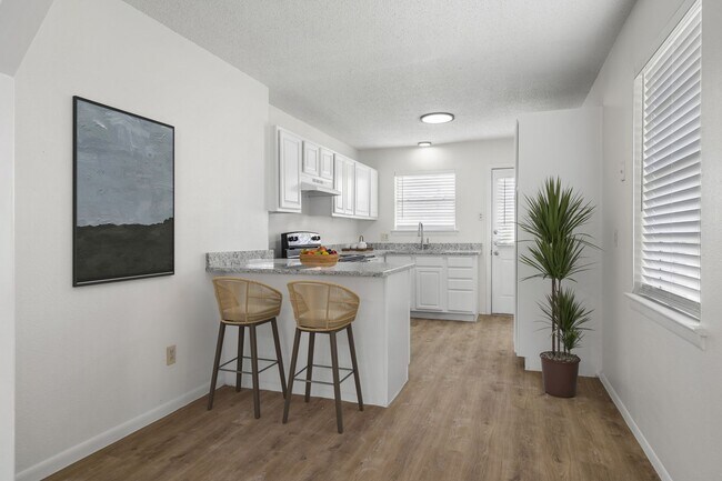 Foto del edificio - Fully Remodeled Duplex for Rent!