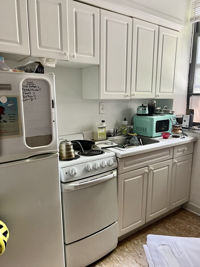 Foto del edificio - 1353 N State Pky