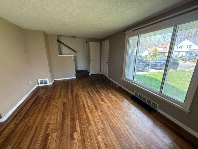 Foto del edificio - 3-BED, 2 BATH BEAUTIFUL SINGLE- FAMILY HOME IN WARRENSVILLE HEIGHTS!