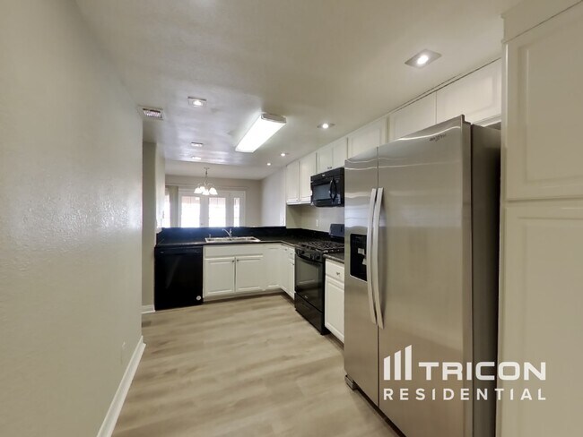 Building Photo - 1437 S Christy Ln