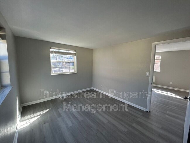 Foto del edificio - 2605 Revere Ave