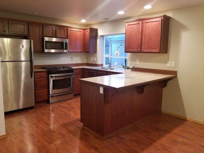 Photo - Beautiful 3 beds/ 2 bath townhome for rent !