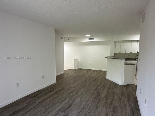 Foto del edificio - 17602 NW 25th Ave