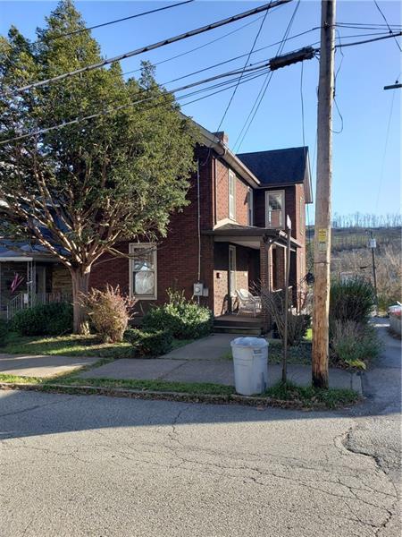 Primary Photo - 214 E College St
