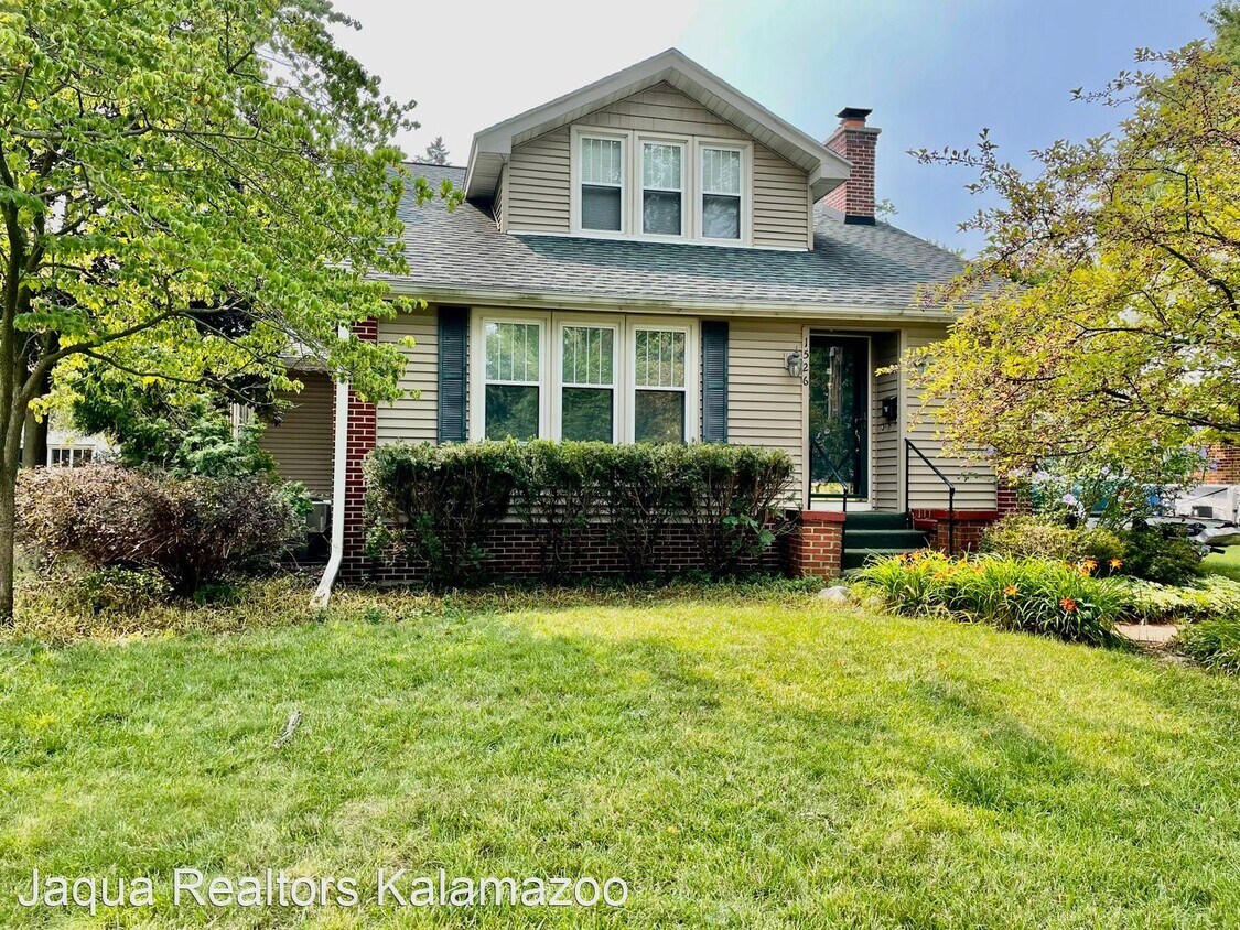 Foto principal - 5 br, 2 bath House - 1526 Royce Ave
