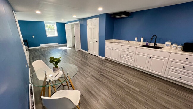 Foto del edificio - 58 Dartmouth Dr