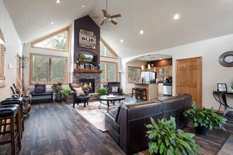 Building Photo - Pinehurst Apartments