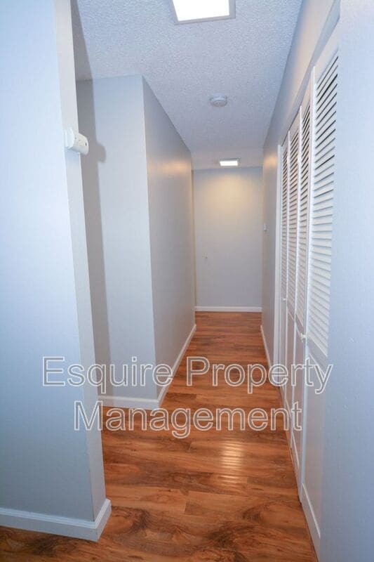 Building Photo - 624 Sunfish Way