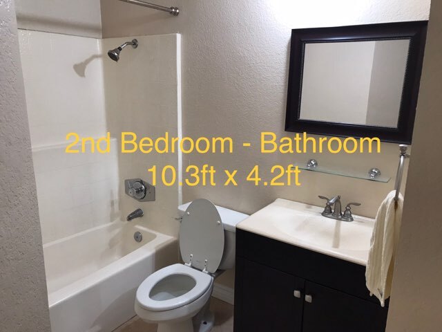 Foto del edificio - 22794 Lakeway Dr