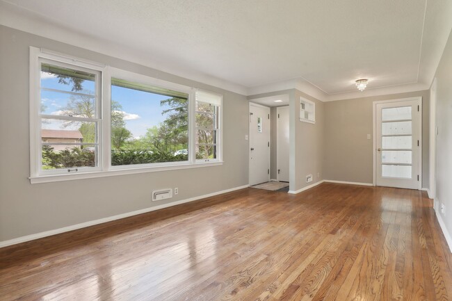 Building Photo - 4513 Laguna Dr