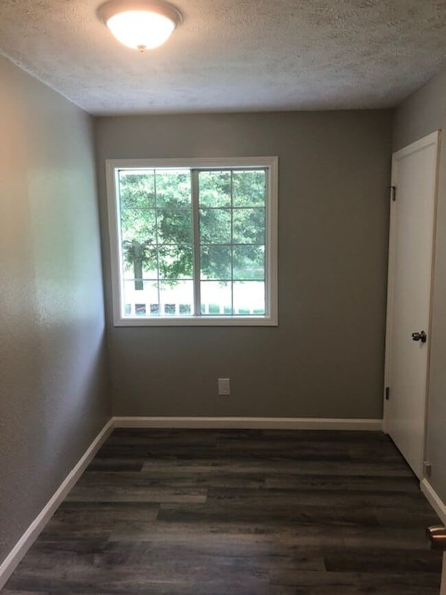 Building Photo - Renovated 4 Bedroom 2 Bath Home for Rent!!