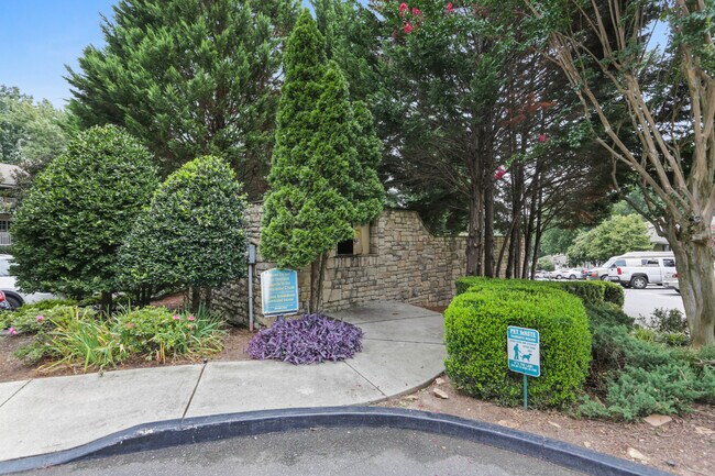Building Photo - 3160 Seven Pines Ct