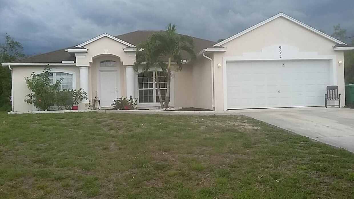 Foto principal - 992 SW McComkle Ave