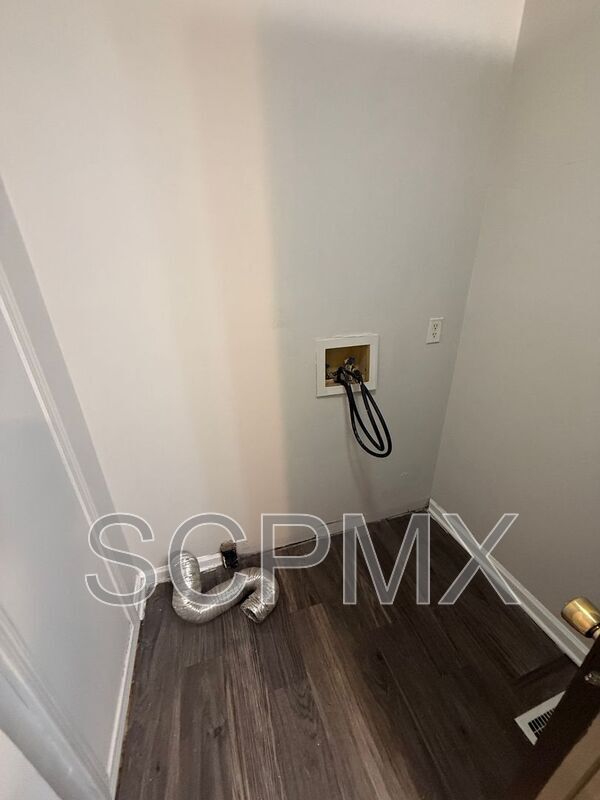 Building Photo - 5914 Amberly Ln