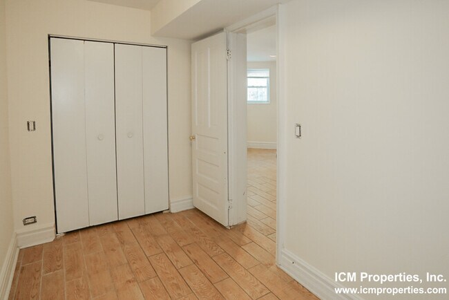 Foto del edificio - 2318 N Southport Ave