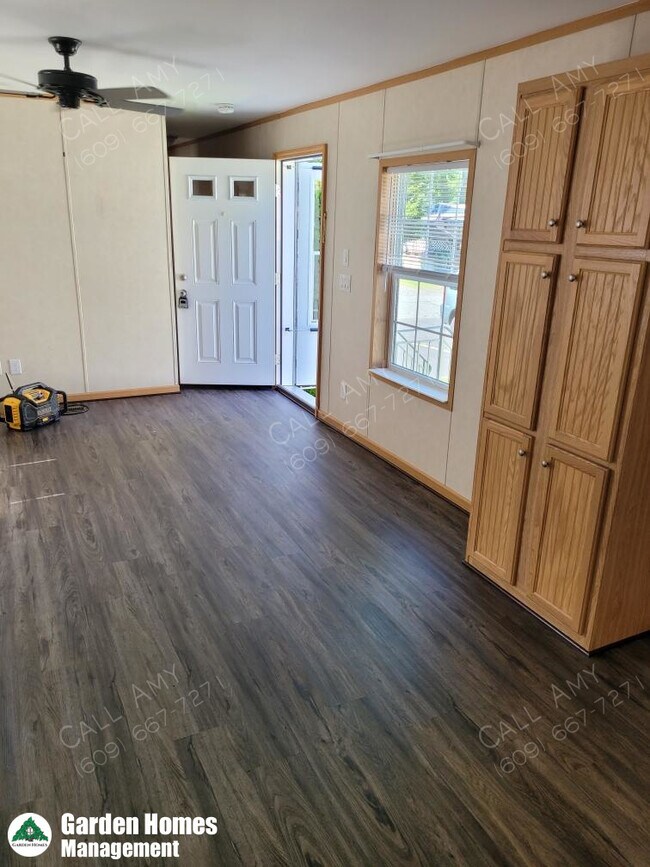 Building Photo - 42 Fir Ln