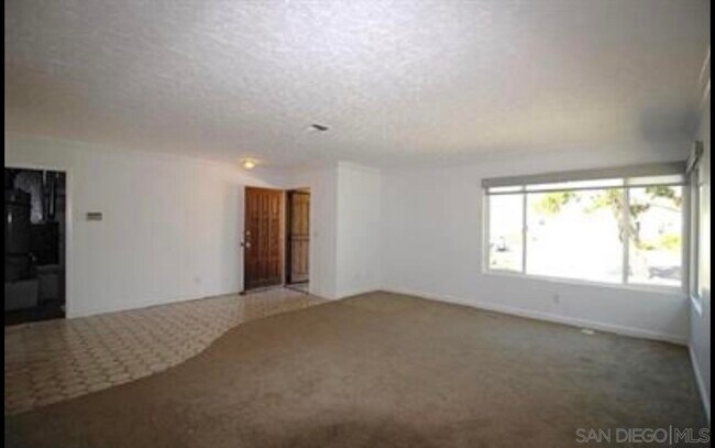 Building Photo - 1125 East Ln