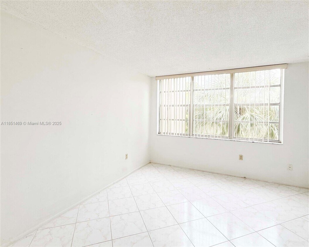 Foto del edificio - 9430 Tangerine Pl
