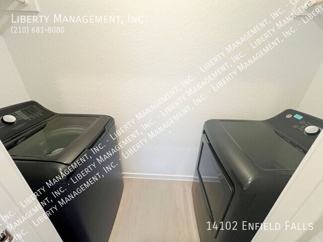 Foto del edificio - 14102 Enfield Fls