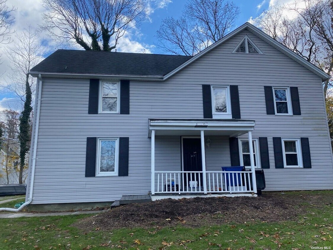 24 Flagpole Ln, Setauket East Setauket, NY 11733 Room for Rent in