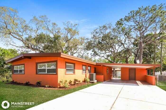 Foto principal - 2482 69th Ave S