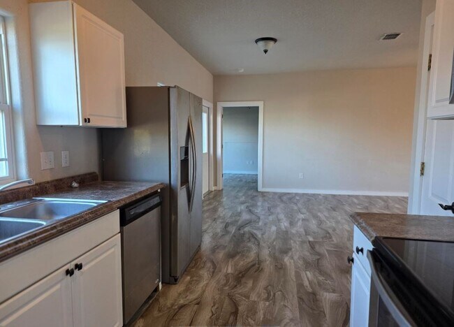 Foto del edificio - 205 Ivy Ln