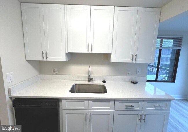 Foto del edificio - 18001 Chalet Dr
