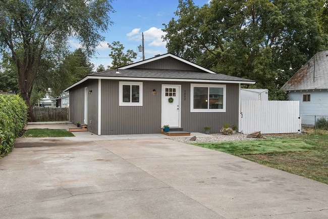 Building Photo - Modern 3-Bedroom, 2-Bathroom Home