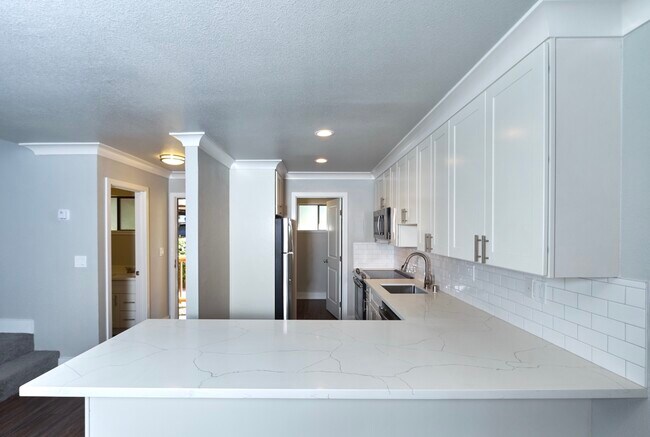 Building Photo - 5050 Wilder Dr