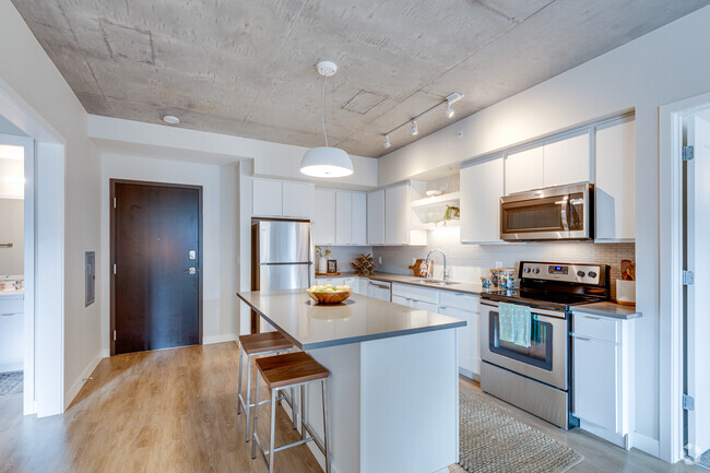 2HAB, 1BA - Cocina - HQ Apartments