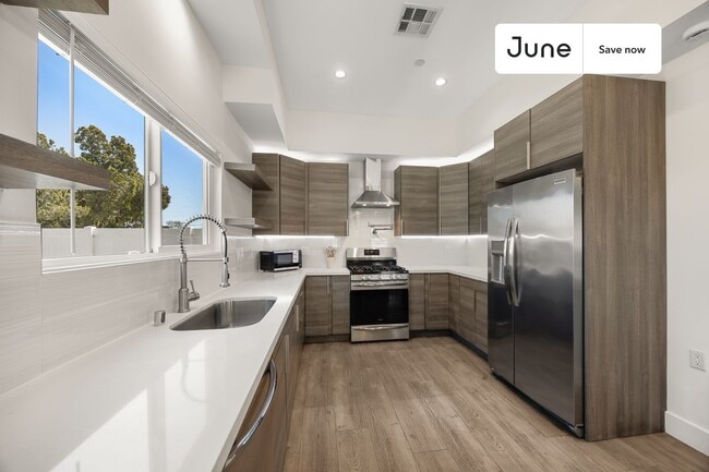 Foto del edificio - 5637 Riverton Ave