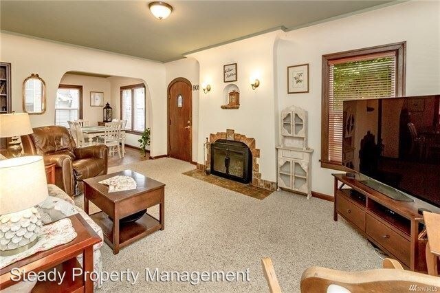 Building Photo - 3 br, 1.5 bath House - 1008 Maine St