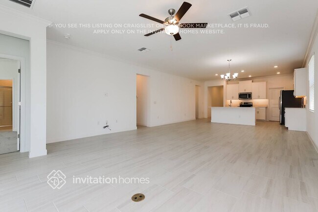 Building Photo - 14246 17th Ct E