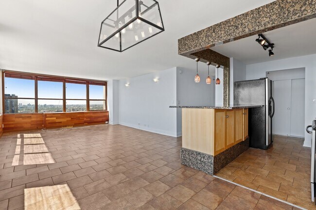 Foto del edificio - 655 W Irving Park Rd