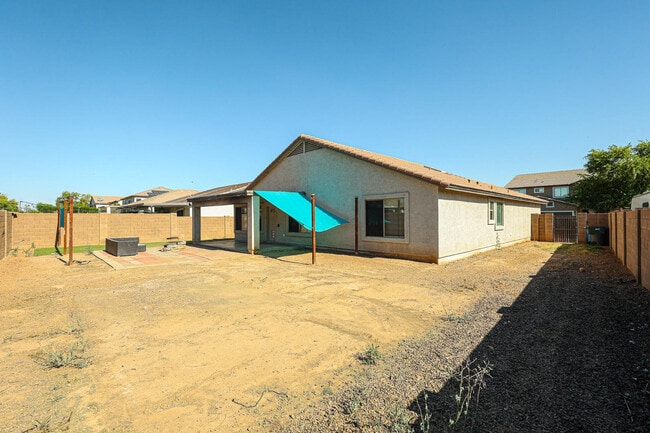 Foto del edificio - 7602 W Encinas Ln