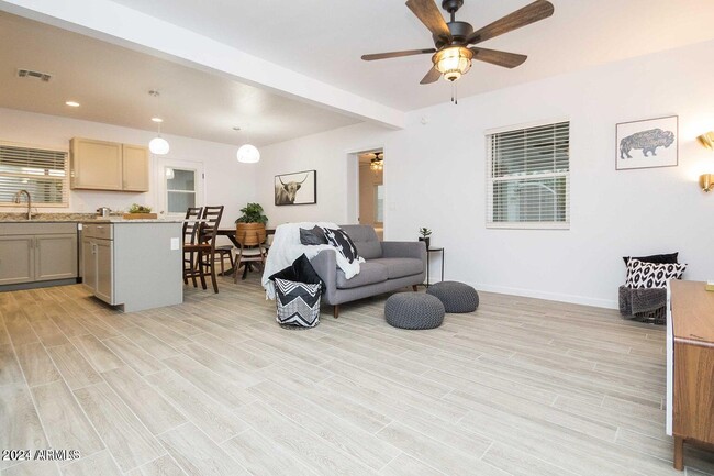 Foto del edificio - 2244 E Monterey Way