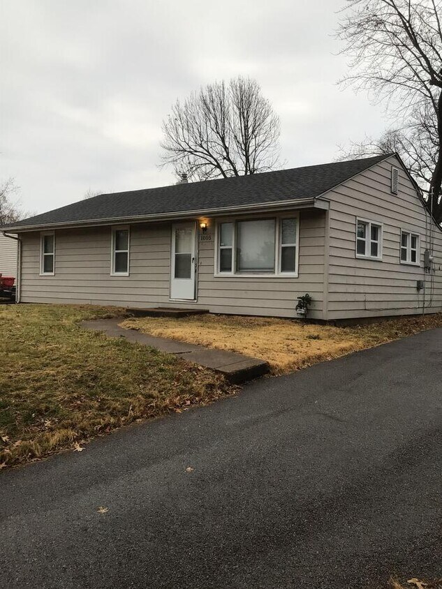 Primary Photo - 1005 Farmview Dr