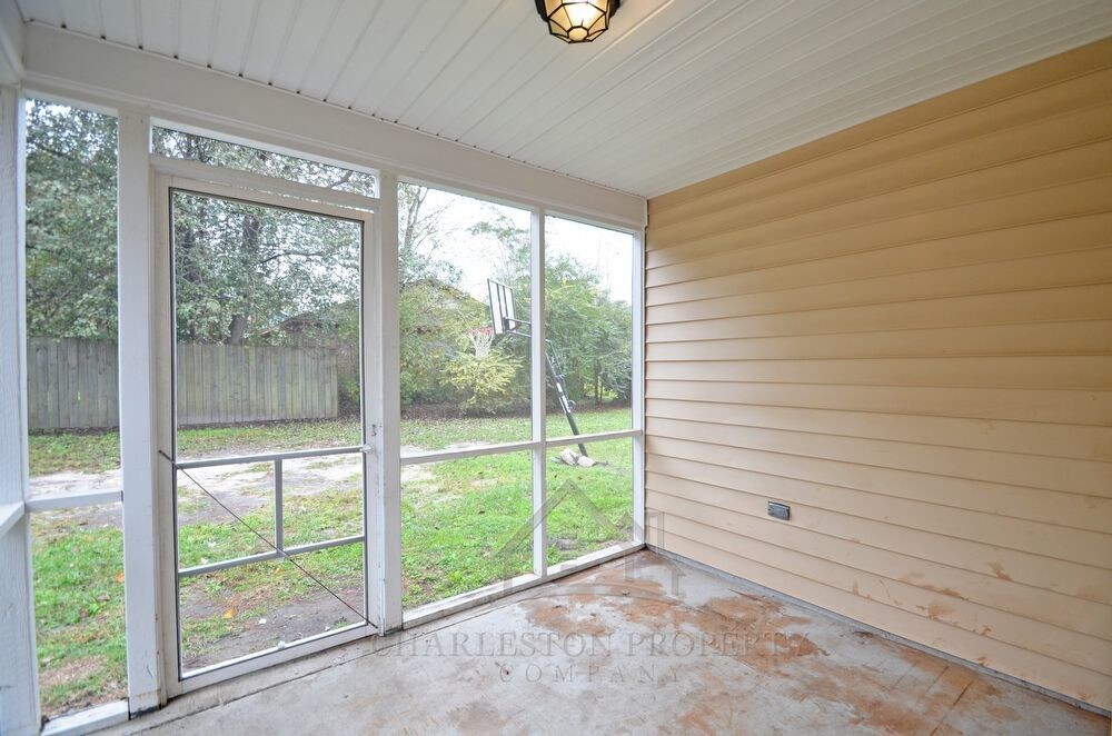 Building Photo - 8115 Pleasant Ridge Dr
