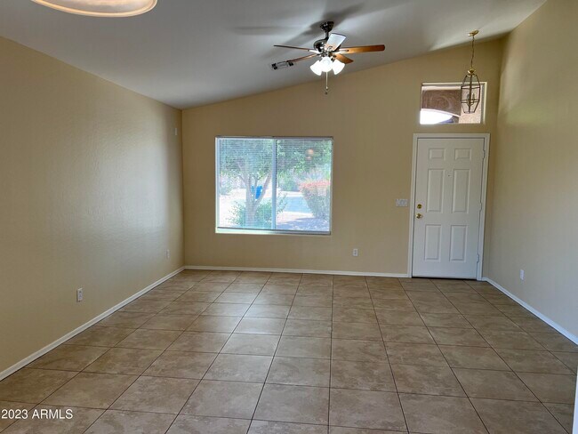 Foto del edificio - 1555 S 229th Ct