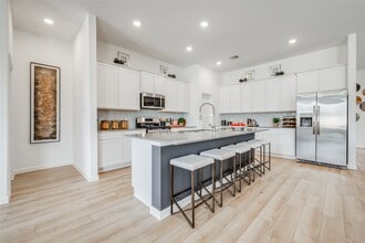 Building Photo - 2922 Mariner Island Dr